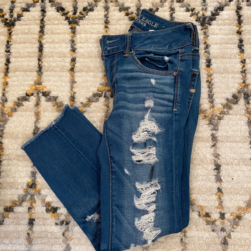 Ripped cropped jean